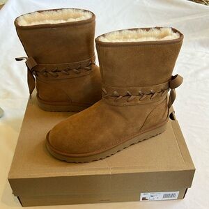 NIB UGG Classic Lace Black Sueded/Sheepskin Boots